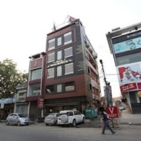 Hotel Surya Continental Lucknow Bagian luar foto