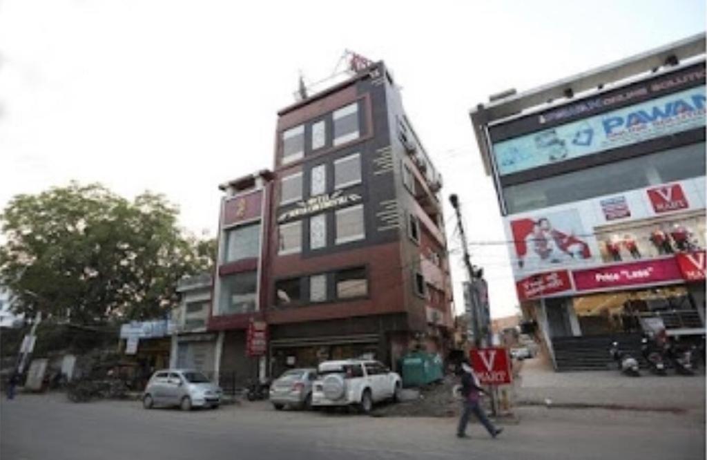 Hotel Surya Continental Lucknow Bagian luar foto